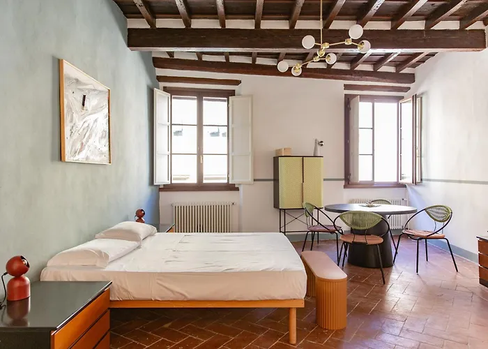 Stunning & Sunny Studio Near Piazza Santo Spirito